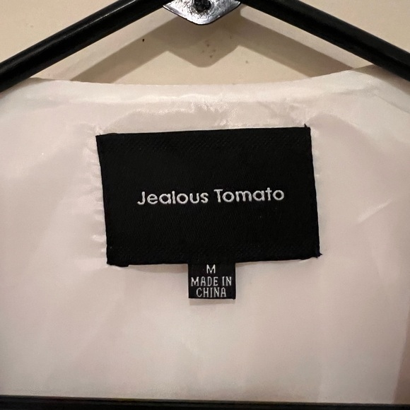 White Cape - Picture 4 of 7